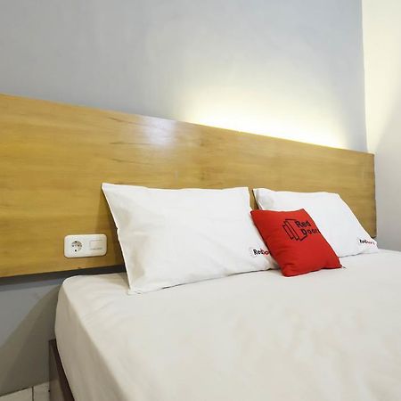 Hotel Reddoorz Near Juanda Airport T1 Brebek Exterior foto