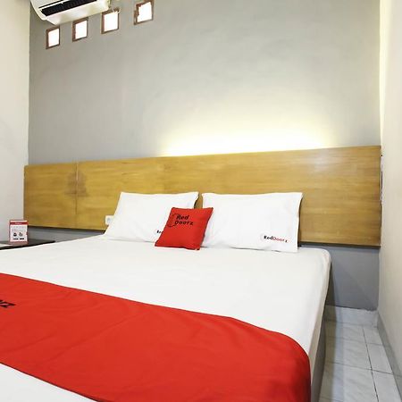 Hotel Reddoorz Near Juanda Airport T1 Brebek Exterior foto