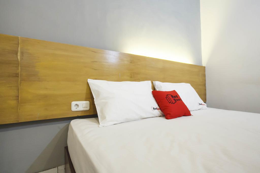 Hotel Reddoorz Near Juanda Airport T1 Brebek Exterior foto