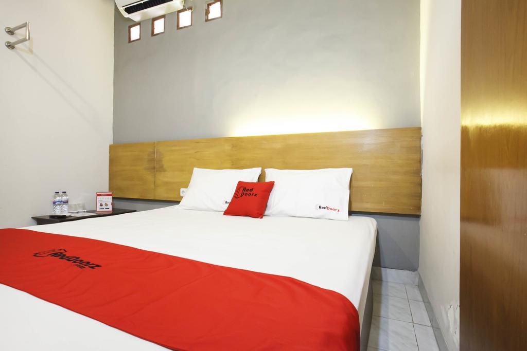 Hotel Reddoorz Near Juanda Airport T1 Brebek Exterior foto