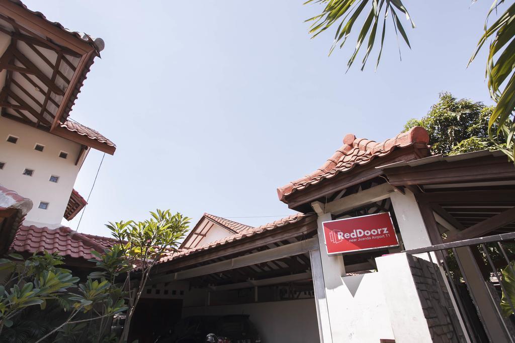 Hotel Reddoorz Near Juanda Airport T1 Brebek Exterior foto