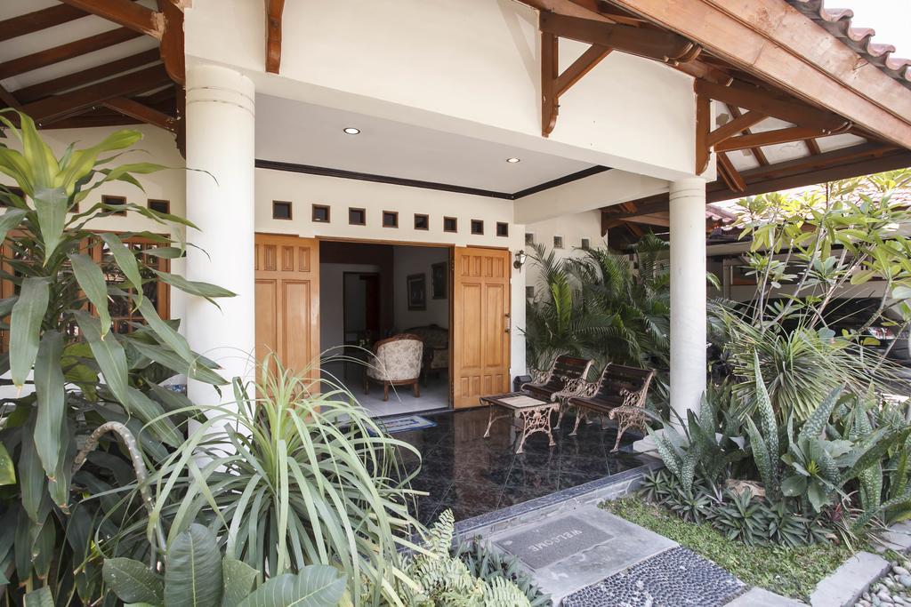 Hotel Reddoorz Near Juanda Airport T1 Brebek Exterior foto