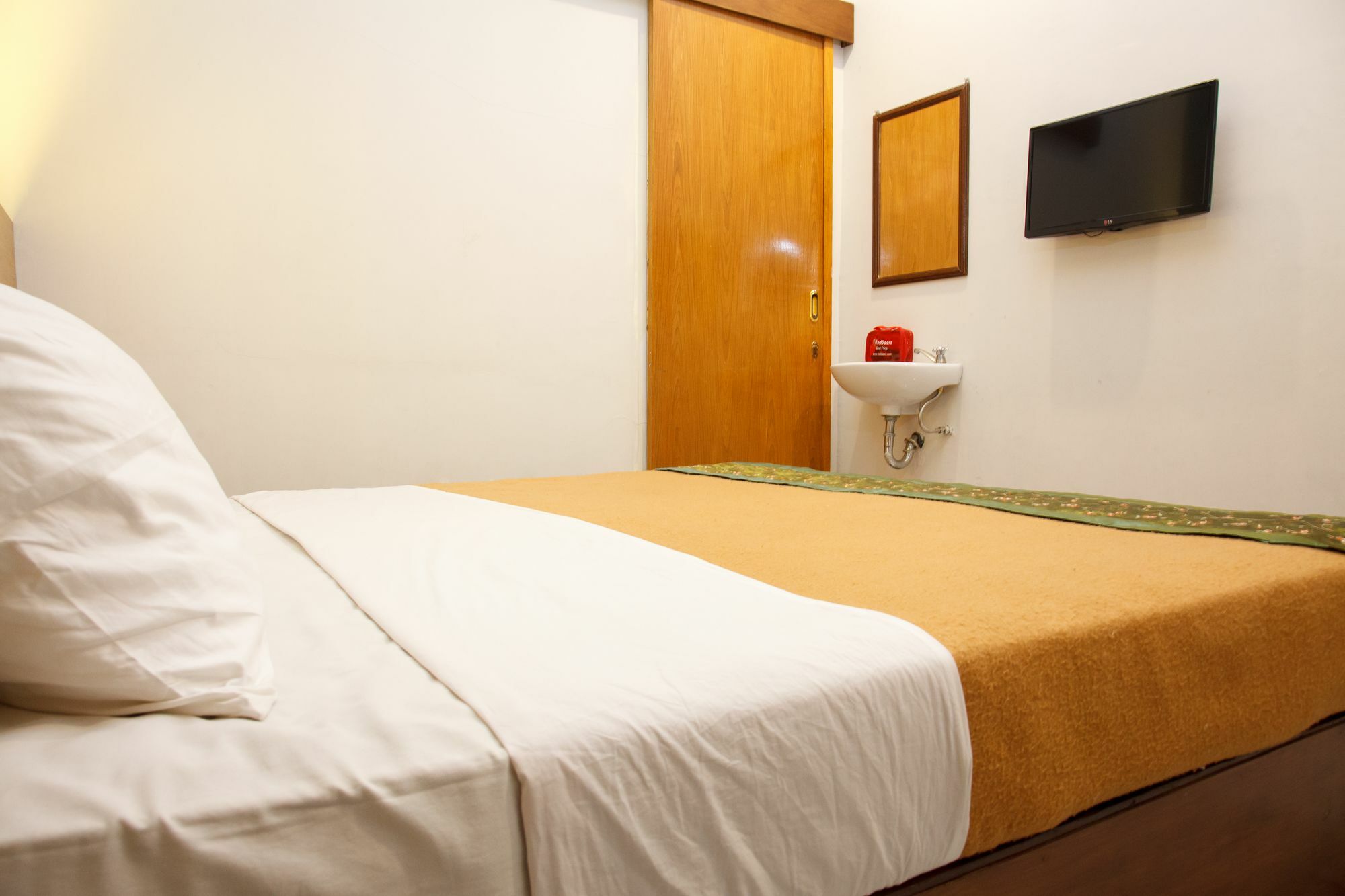 Hotel Reddoorz Near Juanda Airport T1 Brebek Exterior foto