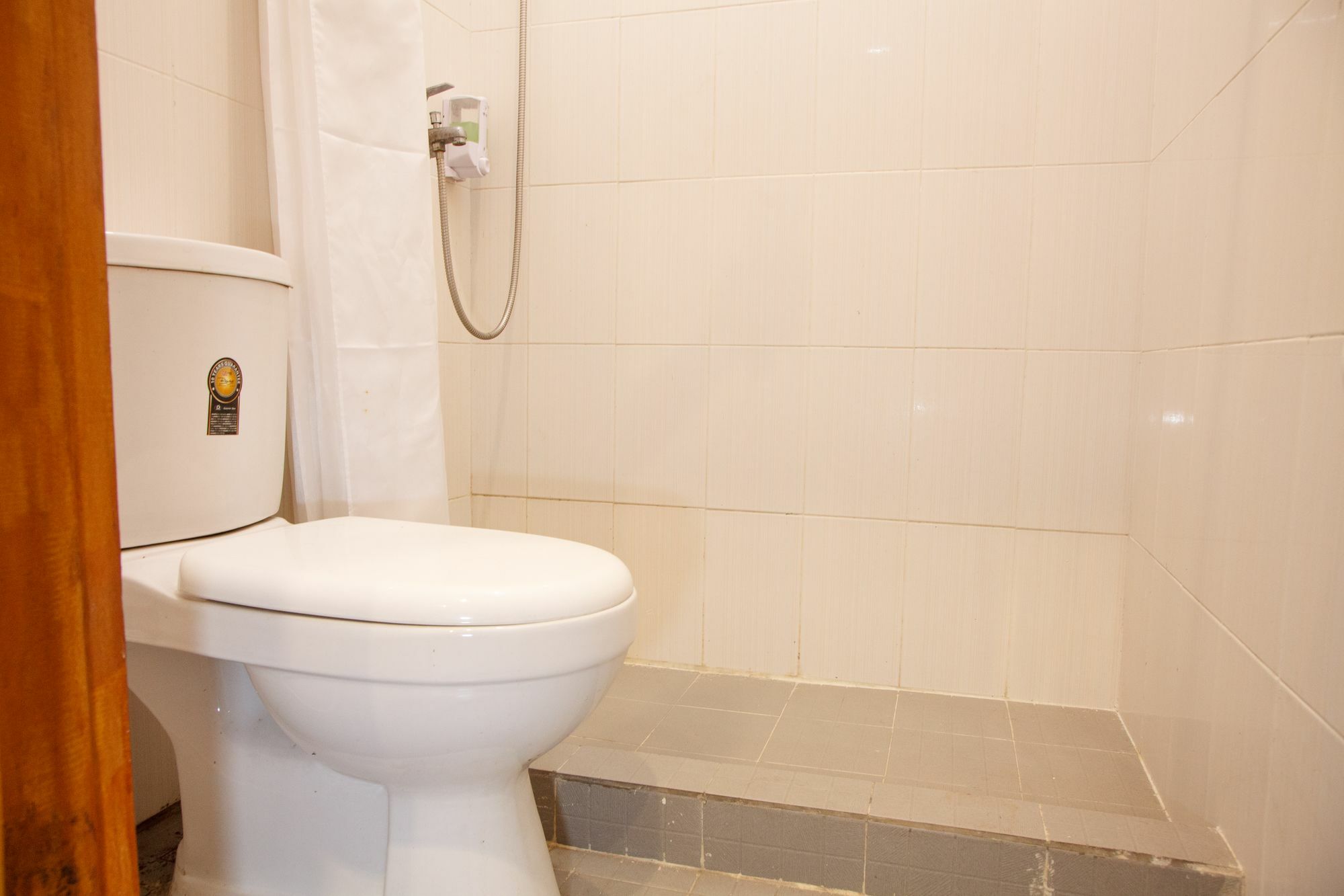 Hotel Reddoorz Near Juanda Airport T1 Brebek Exterior foto